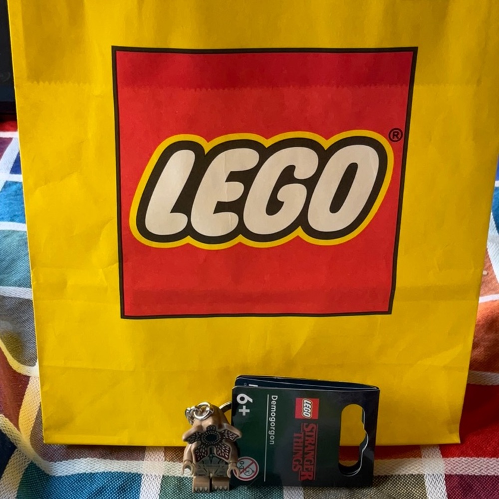 RARE 🪰 LEGO STRANGER THINGS DEMOGORGON  KEY CHAIN 🪰  NWT🪰 - Picture 2 of 16